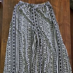 Slit side Flowy Wide Leg Black&White Pattern Pants